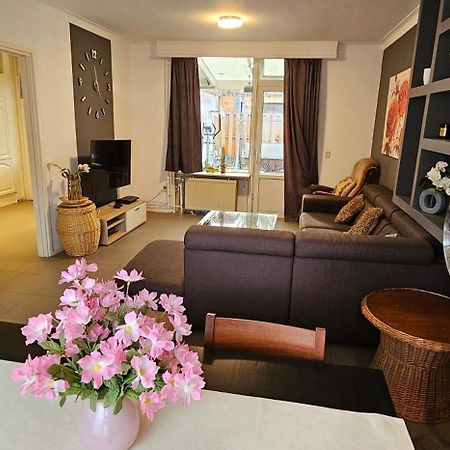 Cozy House In Weert Appartement Buitenkant foto